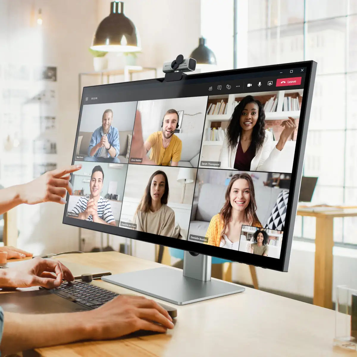 clarity-27-uhd-4k-monitor-iris-webcam-a092